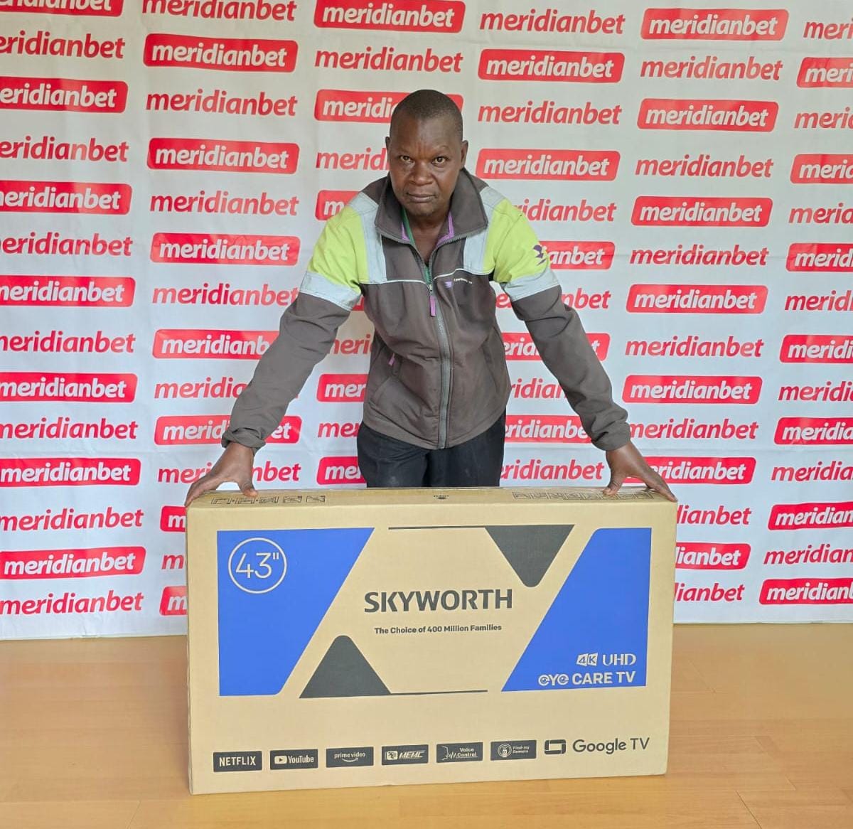 Meet the Lucky Winner: Nairobi Man Walks Away with a 43″ 4K Smart TV from Meridianbet Kenya’s Casino Promotion